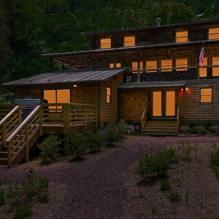 Riverside Log Cabin W Hot Tub Fire Pit Huge Deck Rileyville Exterior photo